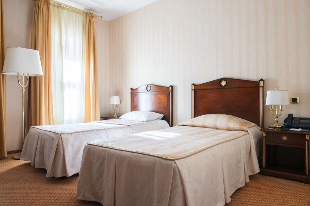 Optima Collection Podil Plaza Hotel Kiev Luaran gambar