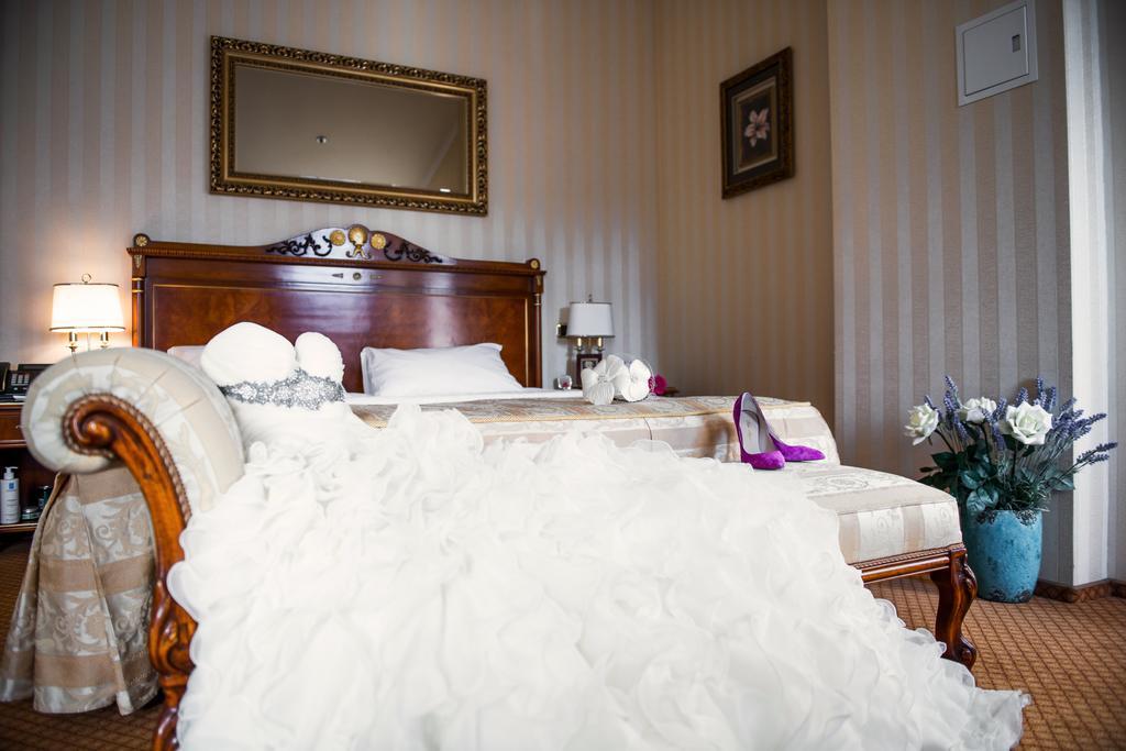 Optima Collection Podil Plaza Hotel Kiev Luaran gambar