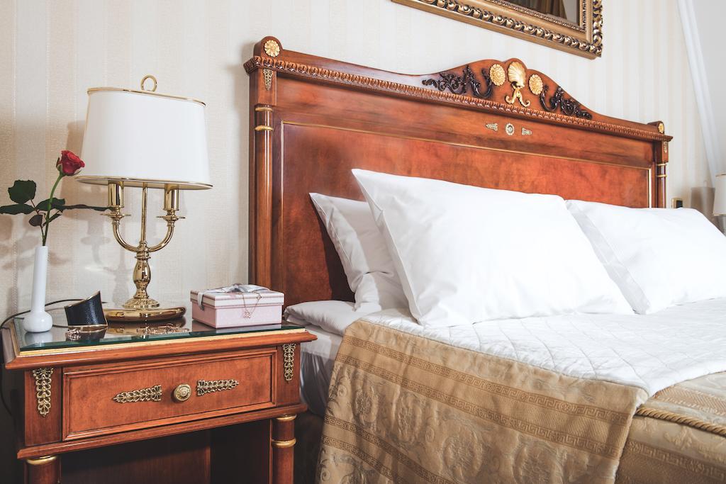 Optima Collection Podil Plaza Hotel Kiev Luaran gambar