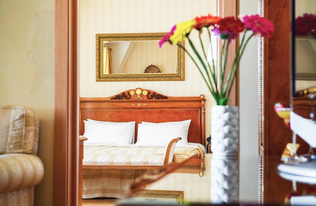 Optima Collection Podil Plaza Hotel Kiev Luaran gambar