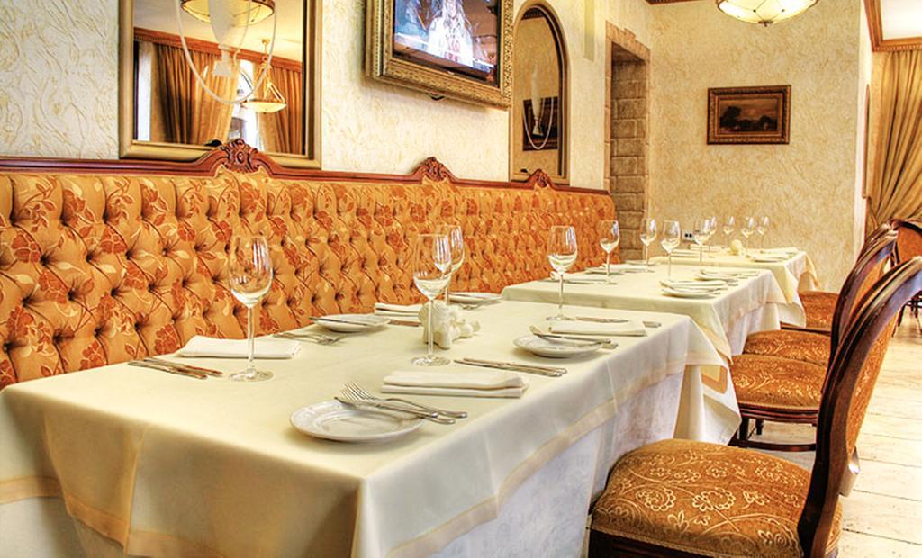 Optima Collection Podil Plaza Hotel Kiev Restoran gambar